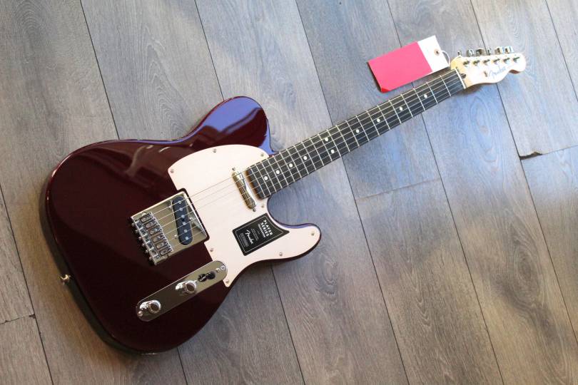 FENDER "Limited Edition Player Telecaster, Ebony Fingerboard, Oxblood" 3, 59 KG