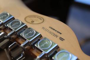 FENDER "Limited Edition Player Telecaster, Ebony Fingerboard, Oxblood" 3, 59 KG