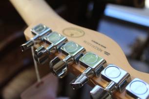FENDER "Limited Edition Player Telecaster, Ebony Fingerboard, Oxblood" 3, 59 KG