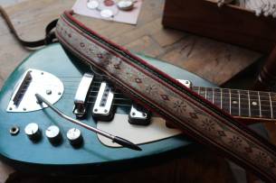 EGMOND "Lion Foreign 1964/1967 Blue with Hardcase and Strap"