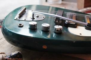 EGMOND "Lion Foreign 1964/1967 Blue with Hardcase and Strap"