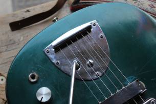 EGMOND "Lion Foreign 1964/1967 Blue with Hardcase and Strap"