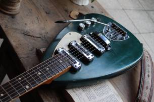 EGMOND "Lion Foreign 1964/1967 Blue with Hardcase and Strap"