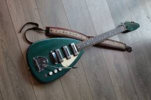 EGMOND "Lion Foreign 1964/1967 Blue with Hardcase and Strap"