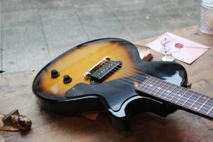 GIBSON "Les Paul Junior Vintage Tobacco Burst" HARDCASE, 3, 67 KG