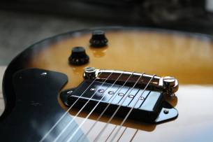 GIBSON "Les Paul Junior Vintage Tobacco Burst" HARDCASE, 3, 67 KG