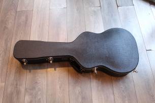 MARTIN "Custom Shop CS-00" HARDCASE, PAPERS