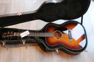 MARTIN "Custom Shop CS-00" HARDCASE, PAPERS