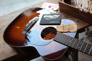 MARTIN "Custom Shop CS-00" HARDCASE, PAPERS