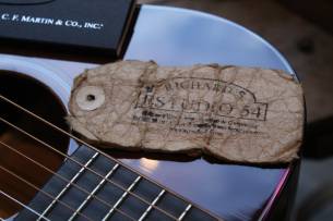 MARTIN "Custom Shop CS-00" HARDCASE, PAPERS