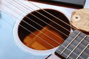 MARTIN "Custom Shop CS-00" HARDCASE, PAPERS