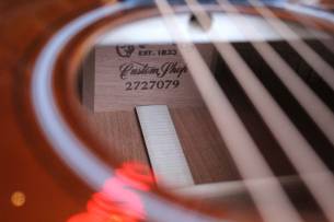 MARTIN "Custom Shop CS-00" HARDCASE, PAPERS