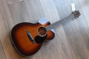 MARTIN "Custom Shop CS-00" HARDCASE, PAPERS