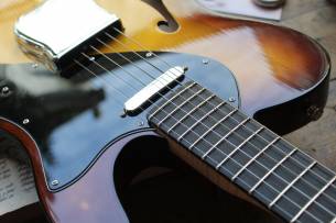 FENDER "Limited Edition Suona Telecaster Thinline" HARDCASE, 3, 01 KG