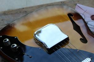 FENDER "Limited Edition Suona Telecaster Thinline" HARDCASE, 3, 01 KG