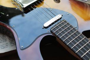 FENDER "Limited Edition Suona Telecaster Thinline" HARDCASE, 3, 01 KG