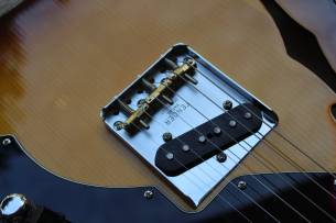 FENDER "Limited Edition Suona Telecaster Thinline" HARDCASE, 3, 01 KG