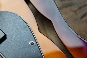 FENDER "Limited Edition Suona Jazz Bass Thinline" HARDCASE, 3, 96 KG