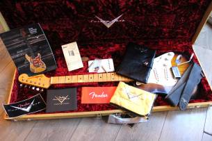 FENDER "Eric Johnson "Virginia" Strat" HARDCASE, 3, 47 KG