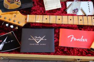 FENDER "Eric Johnson "Virginia" Strat" HARDCASE, 3, 47 KG