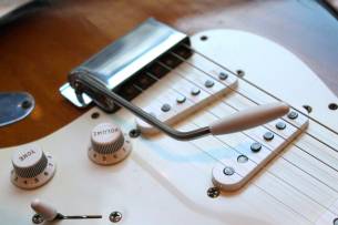 FENDER "Eric Johnson "Virginia" Strat" HARDCASE, 3, 47 KG