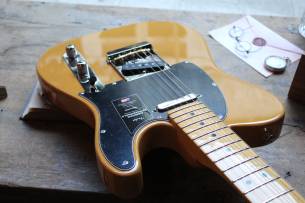 FENDER "American Professional II Telecaster,Butterscotch Blonde, Maple" HARDCASE. 3, 19 KG