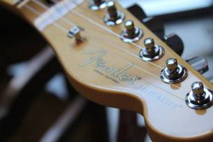 FENDER "American Professional II Telecaster,Butterscotch Blonde, Maple" HARDCASE. 3, 19 KG