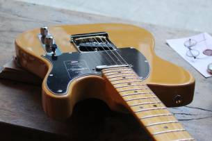 FENDER "American Professional II Telecaster,Butterscotch Blonde, Maple" HARDCASE. 3, 19 KG