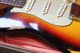 FENDER Custom Shop Late 1962 Stratocaster Relic Closet Classic Hardware, 3-Colour Sunburst