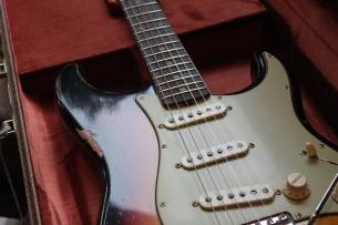 FENDER Custom Shop Late 1962 Stratocaster Relic Closet Classic Hardware, 3-Colour Sunburst