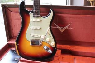 FENDER Custom Shop Late 1962 Stratocaster Relic Closet Classic Hardware, 3-Colour Sunburst