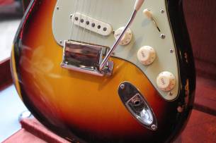 FENDER Custom Shop Late 1962 Stratocaster Relic Closet Classic Hardware, 3-Colour Sunburst