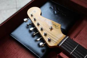 FENDER Custom Shop Late 1962 Stratocaster Relic Closet Classic Hardware, 3-Colour Sunburst