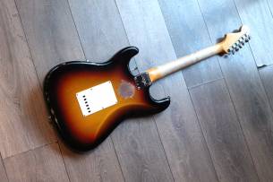 FENDER Custom Shop Late 1962 Stratocaster Relic Closet Classic Hardware, 3-Colour Sunburst