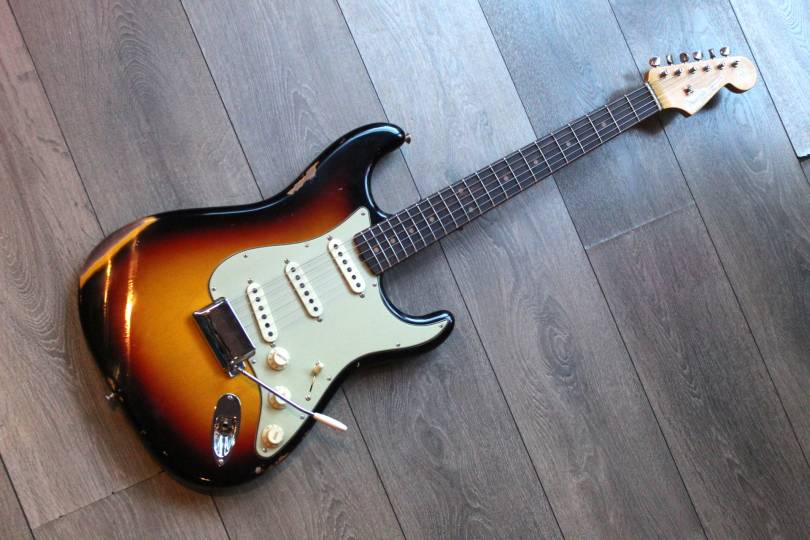 FENDER Custom Shop Late 1962 Stratocaster Relic Closet Classic Hardware, 3-Colour Sunburst
