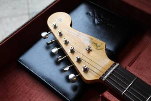 FENDER Custom Shop Late 1962 Stratocaster Relic Closet Classic Hardware, 3-Colour Sunburst