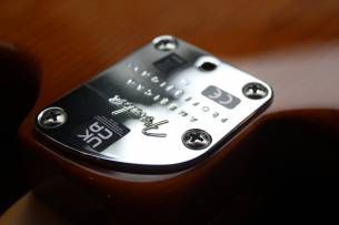 FENDER "American Professional II Stratocaster, Roasted Pine, Rosewood" HARDCASE, 3, 04 KG