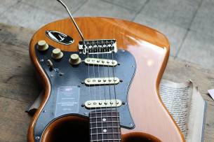 FENDER "American Professional II Stratocaster, Roasted Pine, Rosewood" HARDCASE, 3, 04 KG