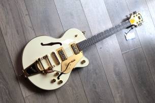 GRETSCH Electromatic Chris Rocha Broadkaster Jr. Center Block, Rosewood Fingerboard, Vintage White, Hardcase