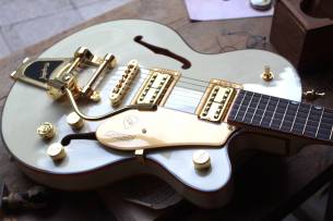 GRETSCH Electromatic Chris Rocha Broadkaster Jr. Center Block, Rosewood Fingerboard, Vintage White, Hardcase