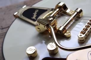 GRETSCH Electromatic Chris Rocha Broadkaster Jr. Center Block, Rosewood Fingerboard, Vintage White, Hardcase