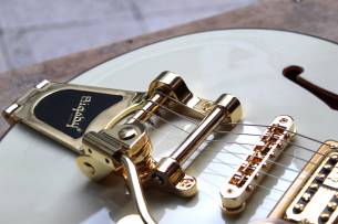 GRETSCH Electromatic Chris Rocha Broadkaster Jr. Center Block, Rosewood Fingerboard, Vintage White, Hardcase