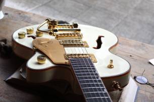 GRETSCH Electromatic Chris Rocha Broadkaster Jr. Center Block, Rosewood Fingerboard, Vintage White, Hardcase