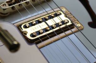 GRETSCH Electromatic Chris Rocha Broadkaster Jr. Center Block, Rosewood Fingerboard, Vintage White, Hardcase