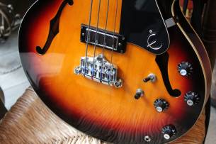 EPIPHONE Rivoli II VC, Made in Korea in the Year 2000, Hardcase, 4, 25 KG