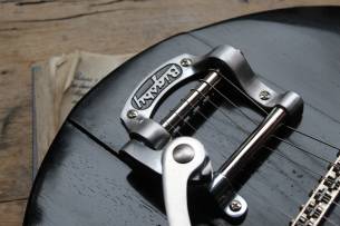 EASTMAN Juliet/v Bigsby Antique Black, GIGBAG ,3, 333 KG