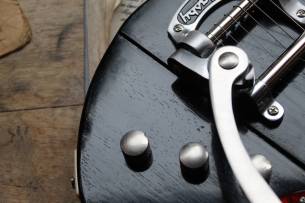 EASTMAN Juliet/v Bigsby Antique Black, GIGBAG ,3, 333 KG
