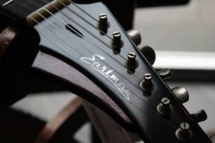 EASTMAN Juliet/v Bigsby Antique Black, GIGBAG ,3, 333 KG