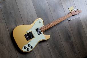 FENDER Made in Japan Hybrid Telecaster Custom Limited Run Roasted Maple Neck with Gig Bag, 2,46 KG