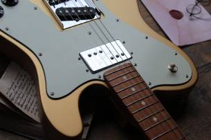 FENDER Made in Japan Hybrid Telecaster Custom Limited Run Roasted Maple Neck with Gig Bag, 2,46 KG